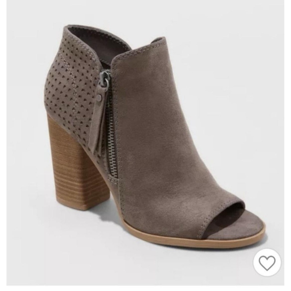 Universal Thread Womens 7 Taupe Peep Toe‎ Block Heel Perforated Bootie